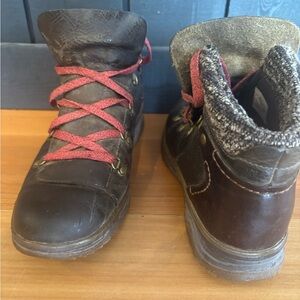 Merrell leather hiking boots - women’s 8